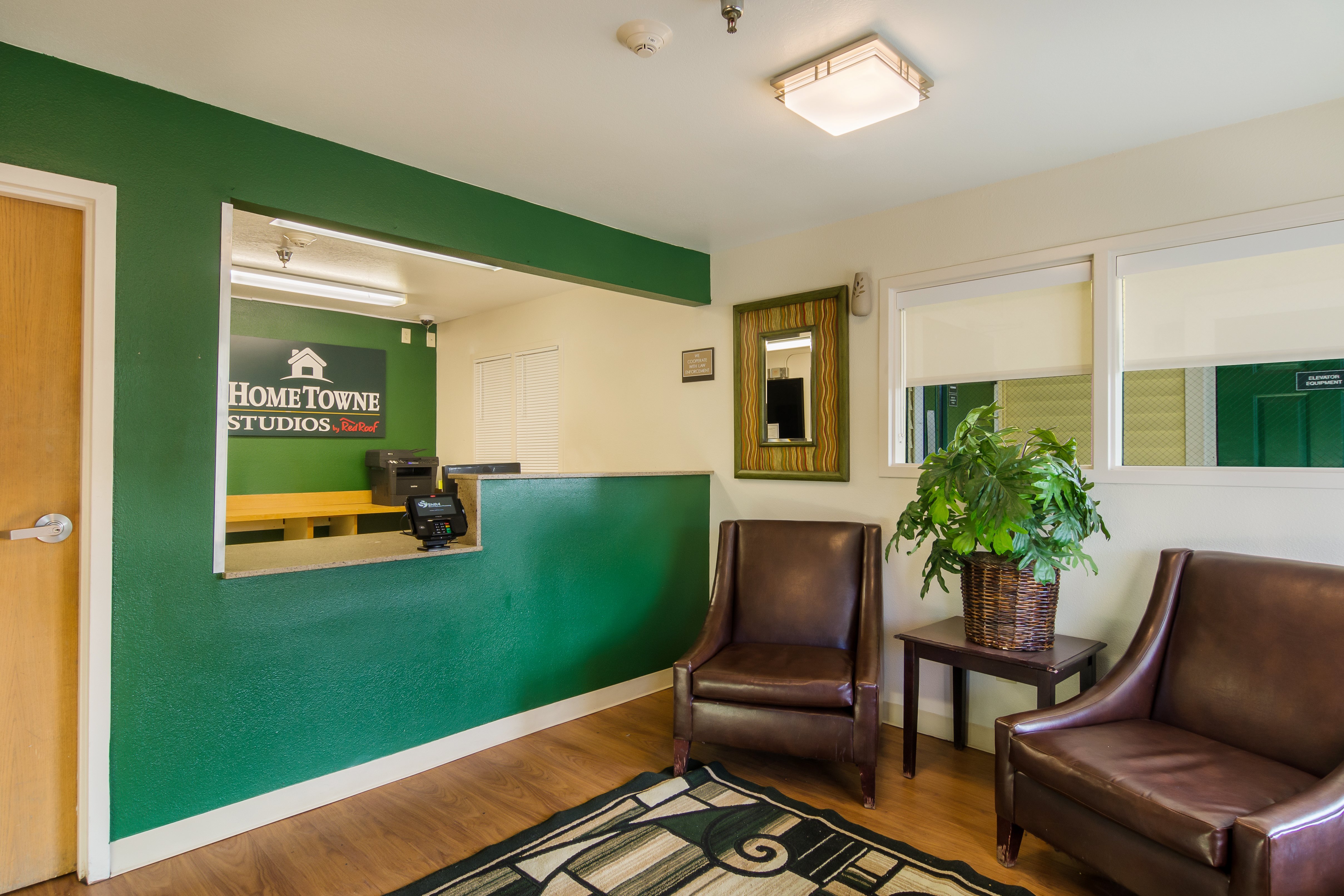 HomeTowne Studios by Red Roof Denver - Glendale/ Cherry Creek 7/14
