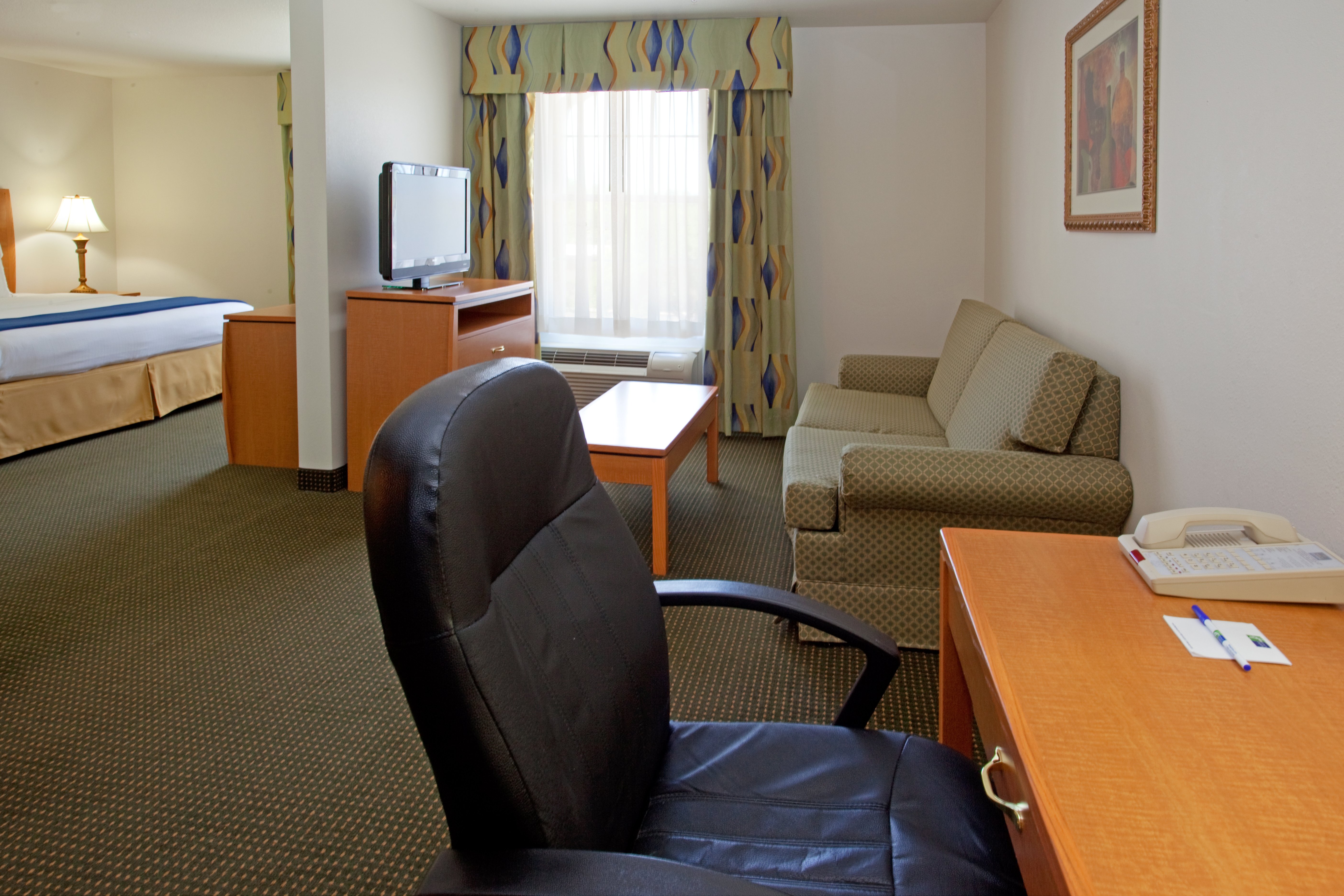Holiday Inn Express Hotel Suites Columbus 21/24
