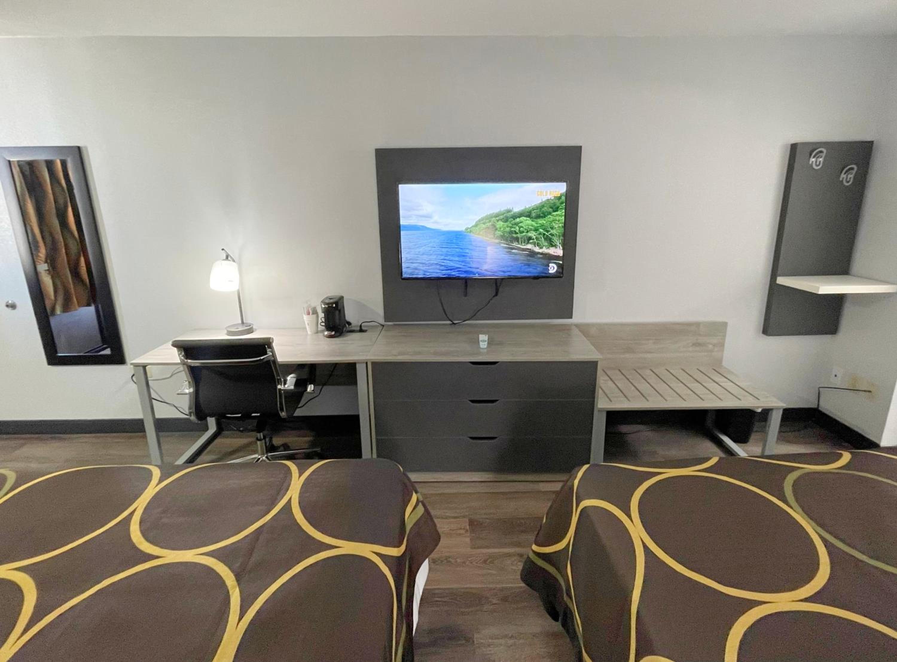 Super 8 by Wyndham Pigeon Forge Downtown 11/22