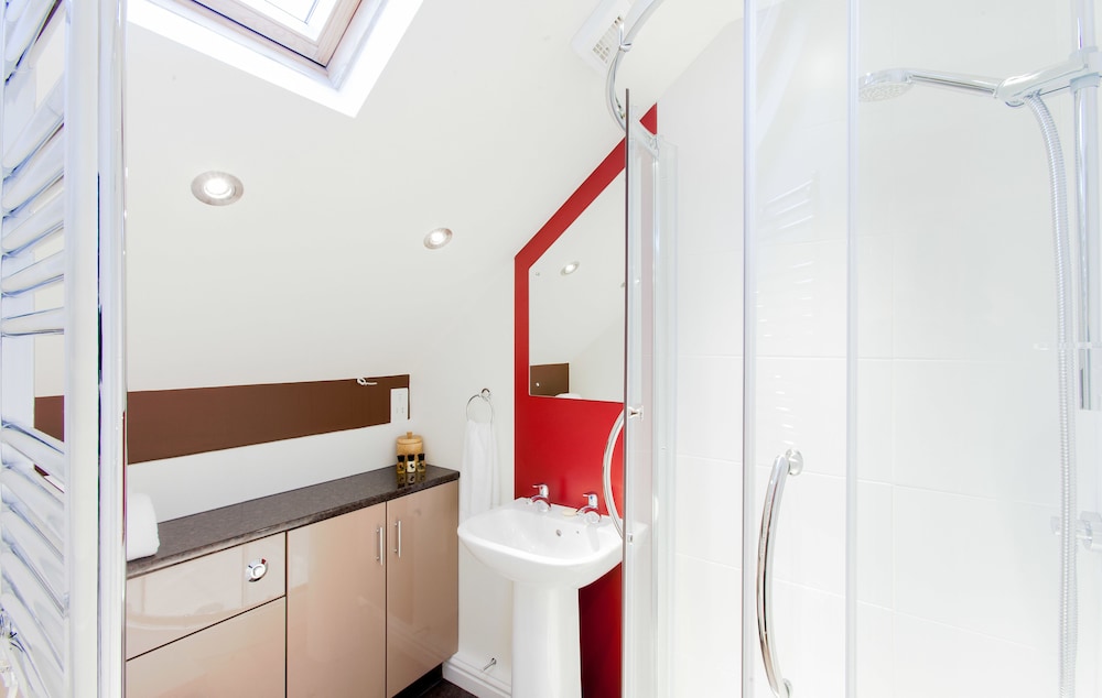 The Hideaway At Windermere 50/50