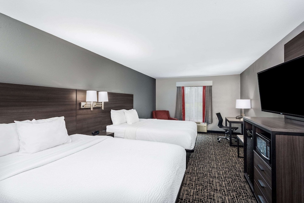 Ramada By Wyndham Sellersburg/Louisville North 10/69