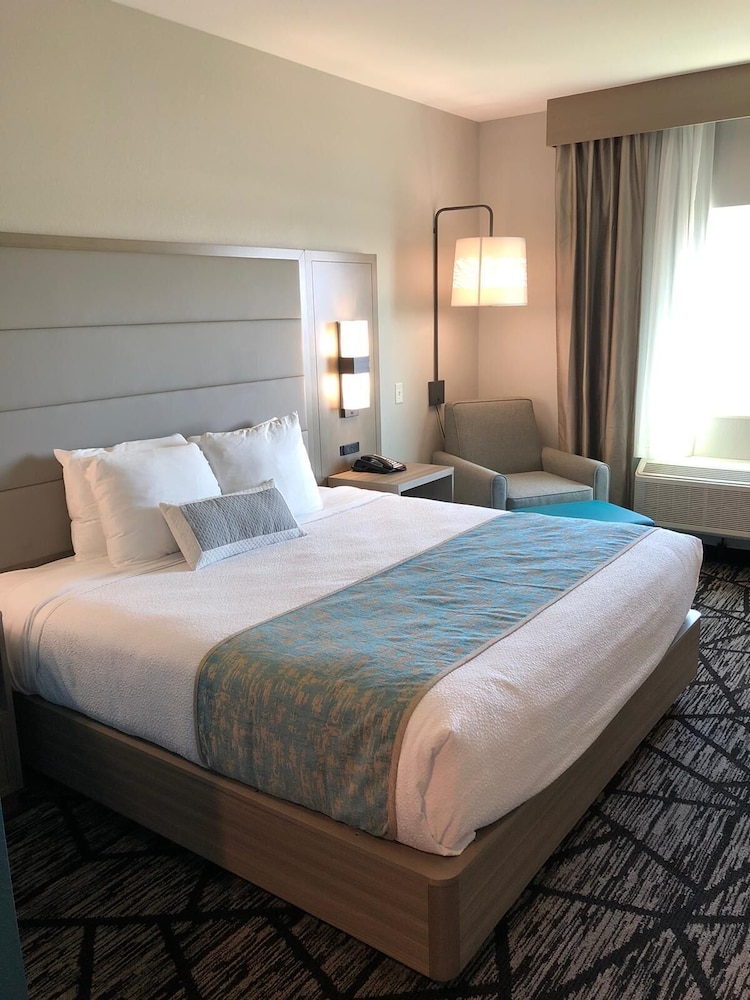Best Western Plus Mid County 11/31