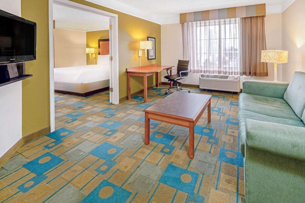 La Quinta Inn & Suites by Wyndham Salt Lake City Airport 30/48