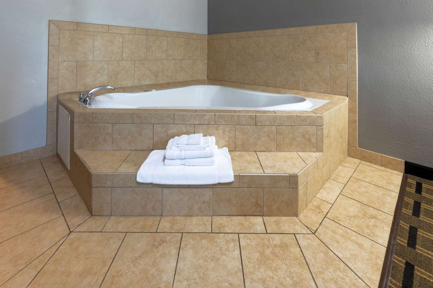 La Quinta Inn and Suites by Wyndham Mt. Pleasant 72/72