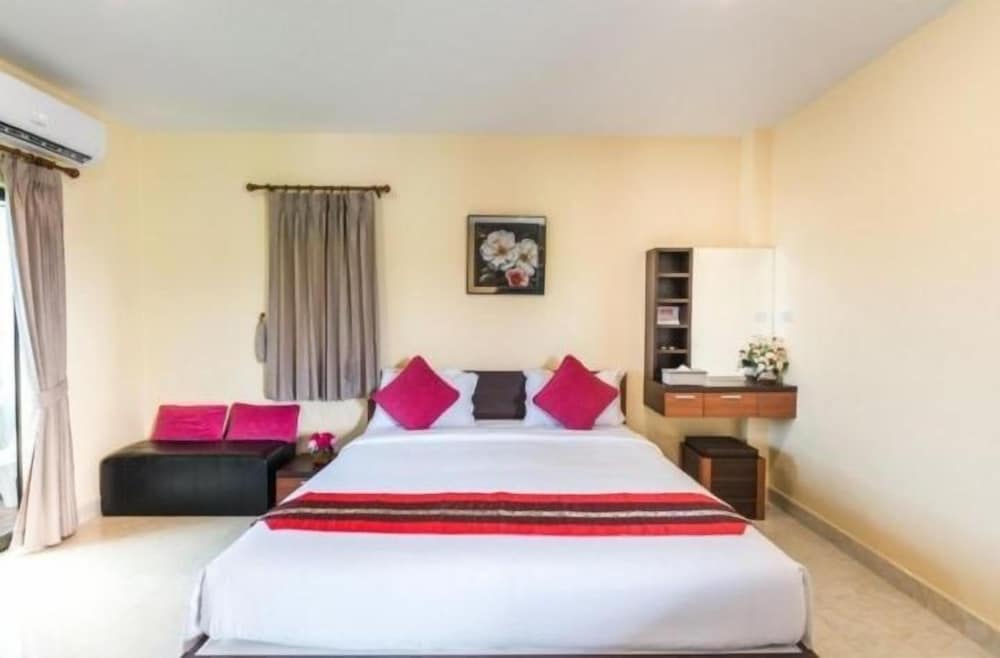 T Y Airport Inn 26/53