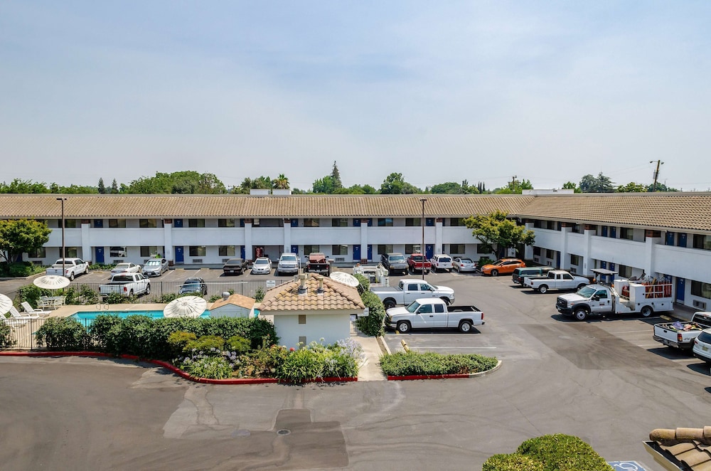 Motel6 Oakdale, CA 56/67