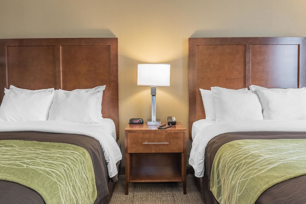 Comfort Inn Suites Piqua Near Troy I75 13/44