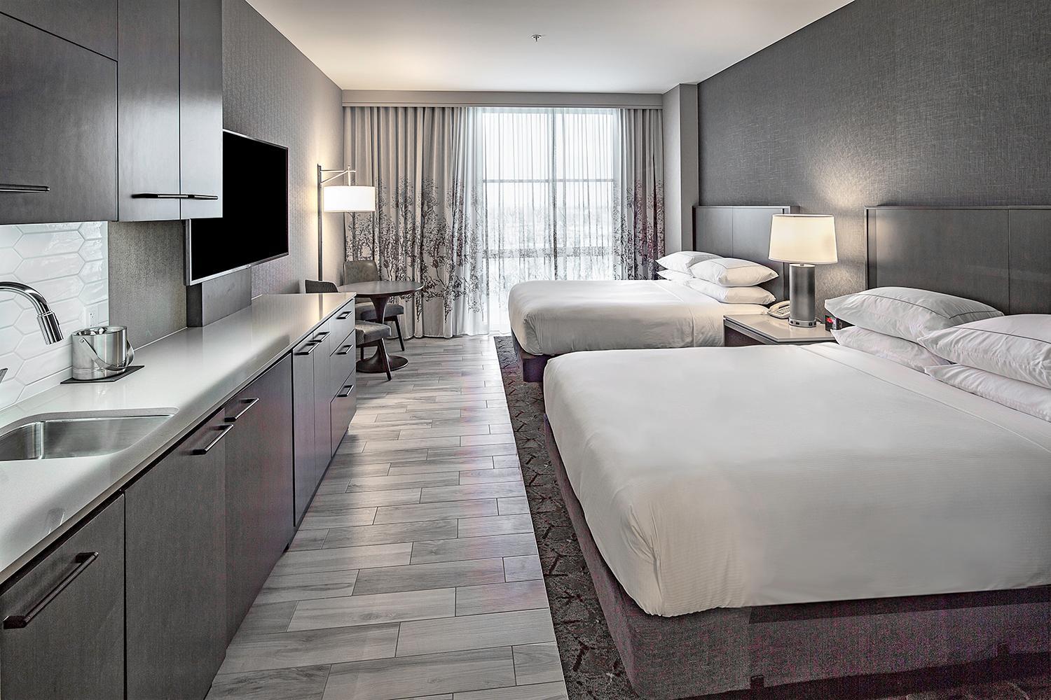 Room, 2 Queen Beds, Pool View, Balcony