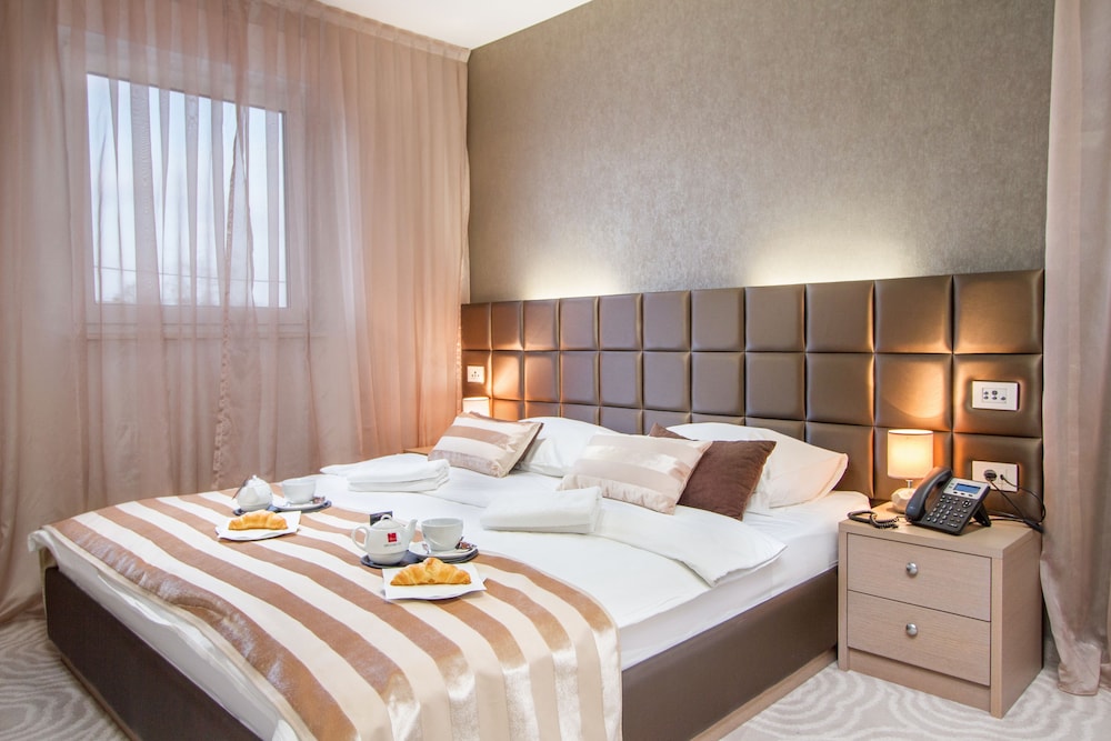 SUITE, BALCONY