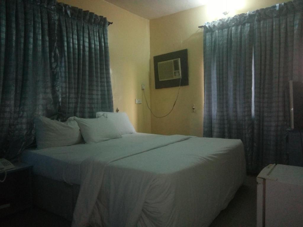 Oxford Hotel Abuja 9/22