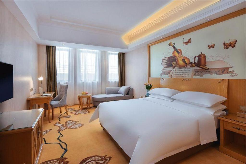 Vienna Hotel (Taicang Zhenghe Road) 24/40