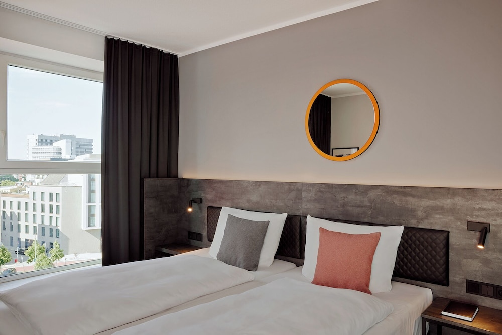 STREET, DOUBLE BED