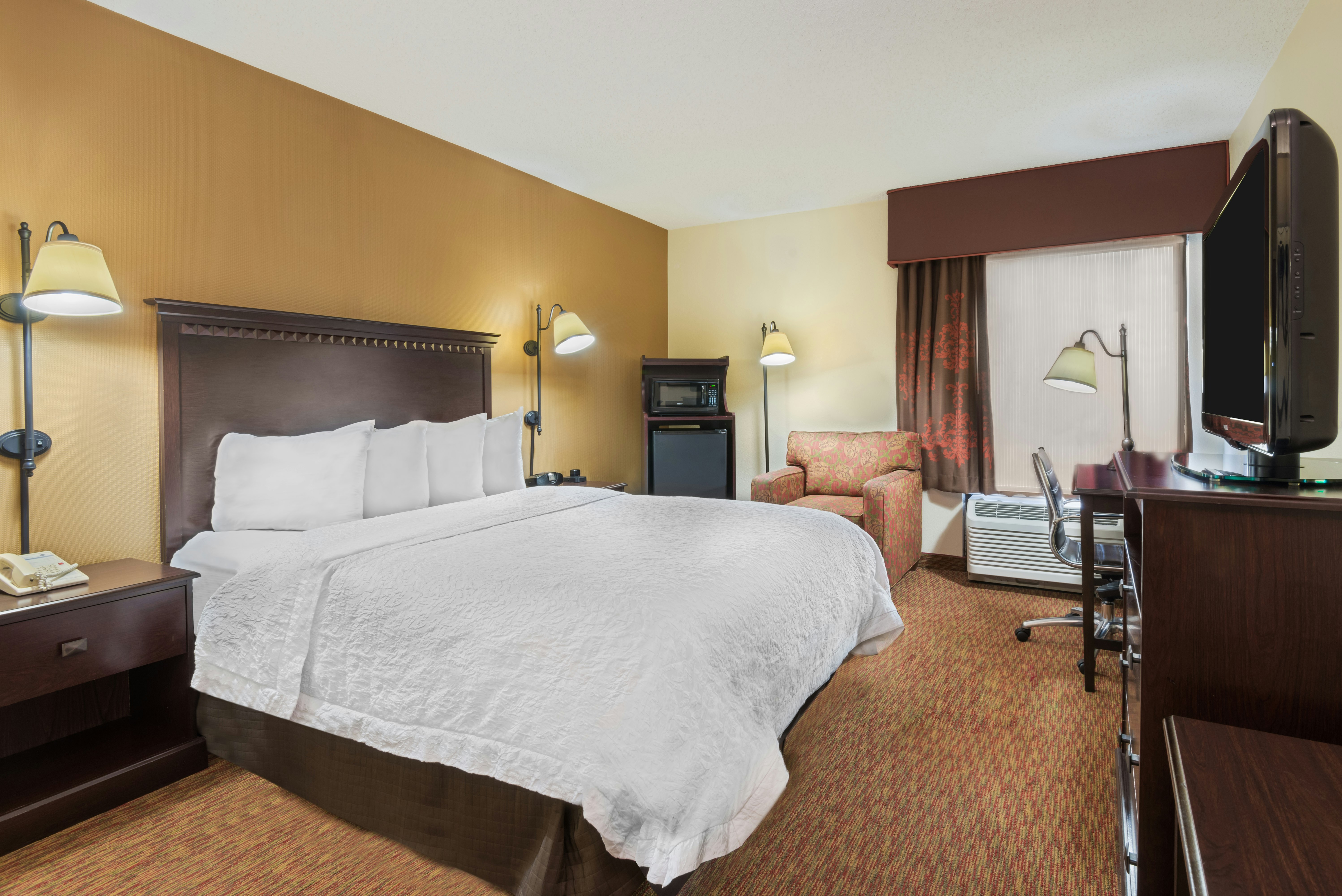 ROOM, QUEEN BED, ACCESSIBLE