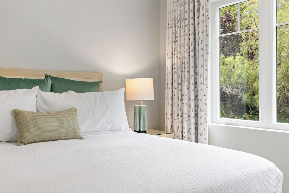 Forest, King Bed
