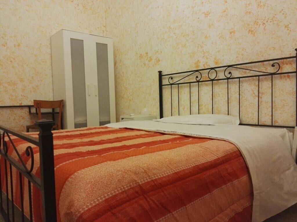 STANDARD, DOUBLE BED, SHARED BATHROOM
