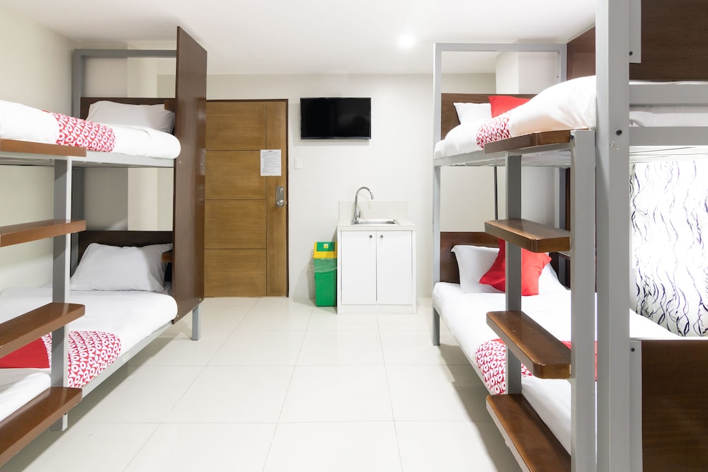 OYO 152 Sangco Condotel 41/45