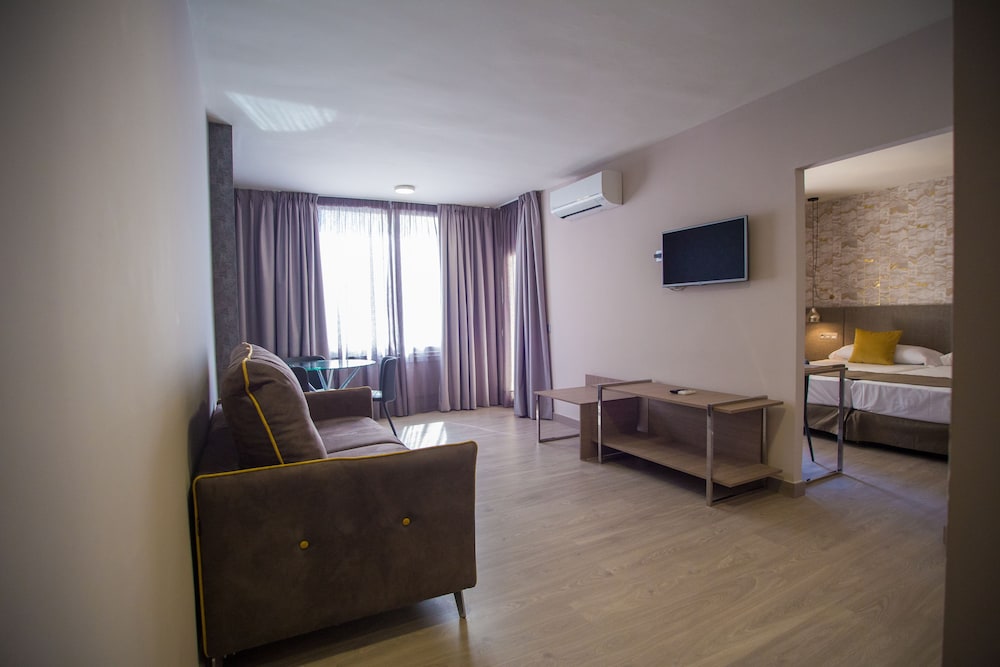 Ona Marbella Inn 25/40