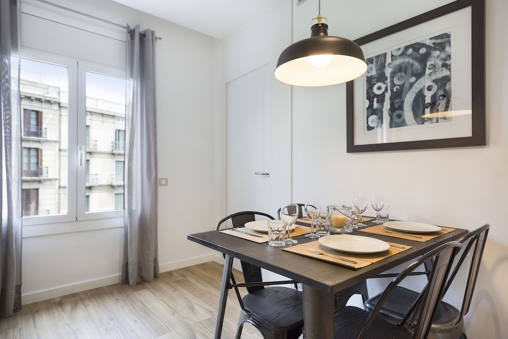 Amister Apartments 34/43