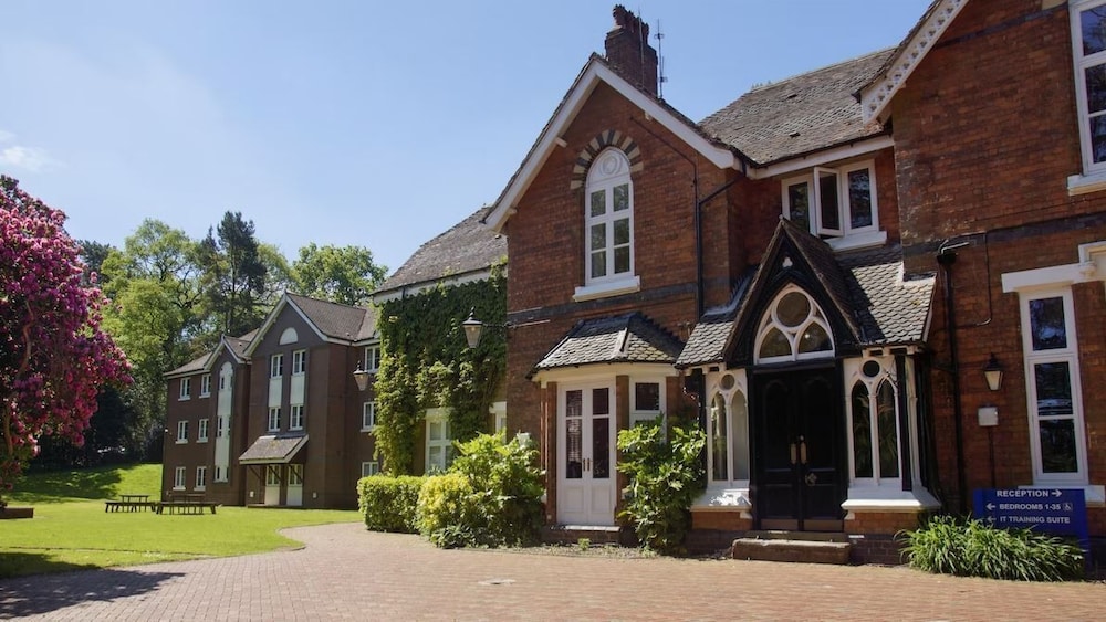 Hillscourt 4/42