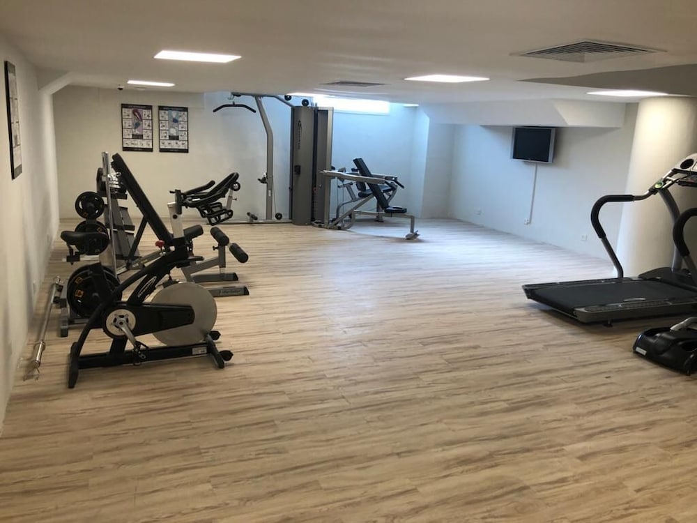 Avari Xpress Islamabad 19/42