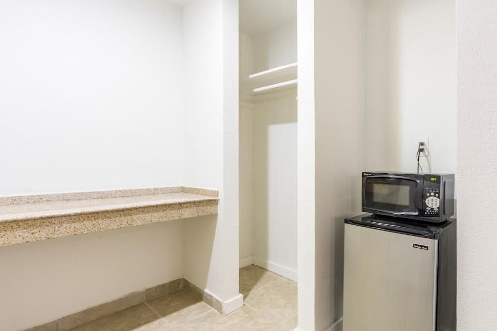 Motel6 Fort Worth, TX - Seminary 10/48