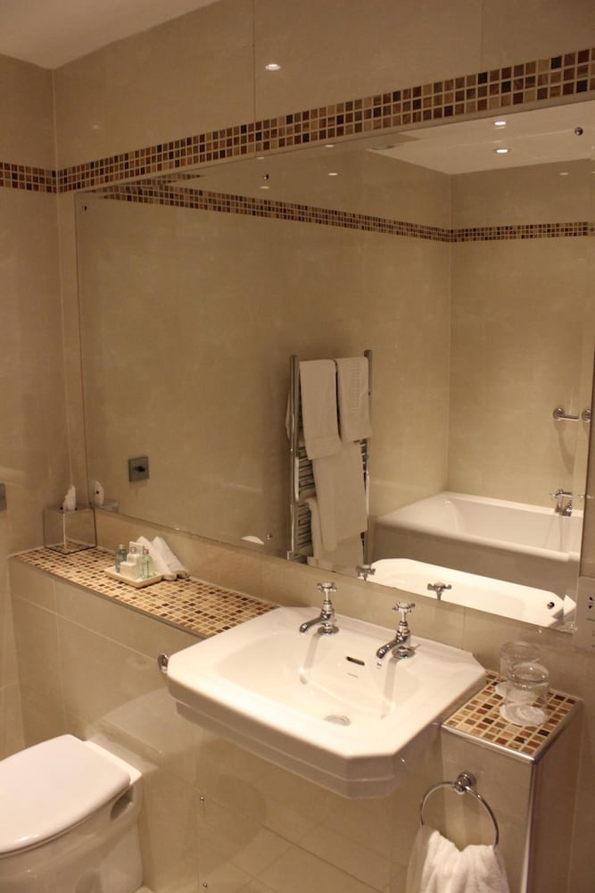 Grange Manor Hotel 52/53