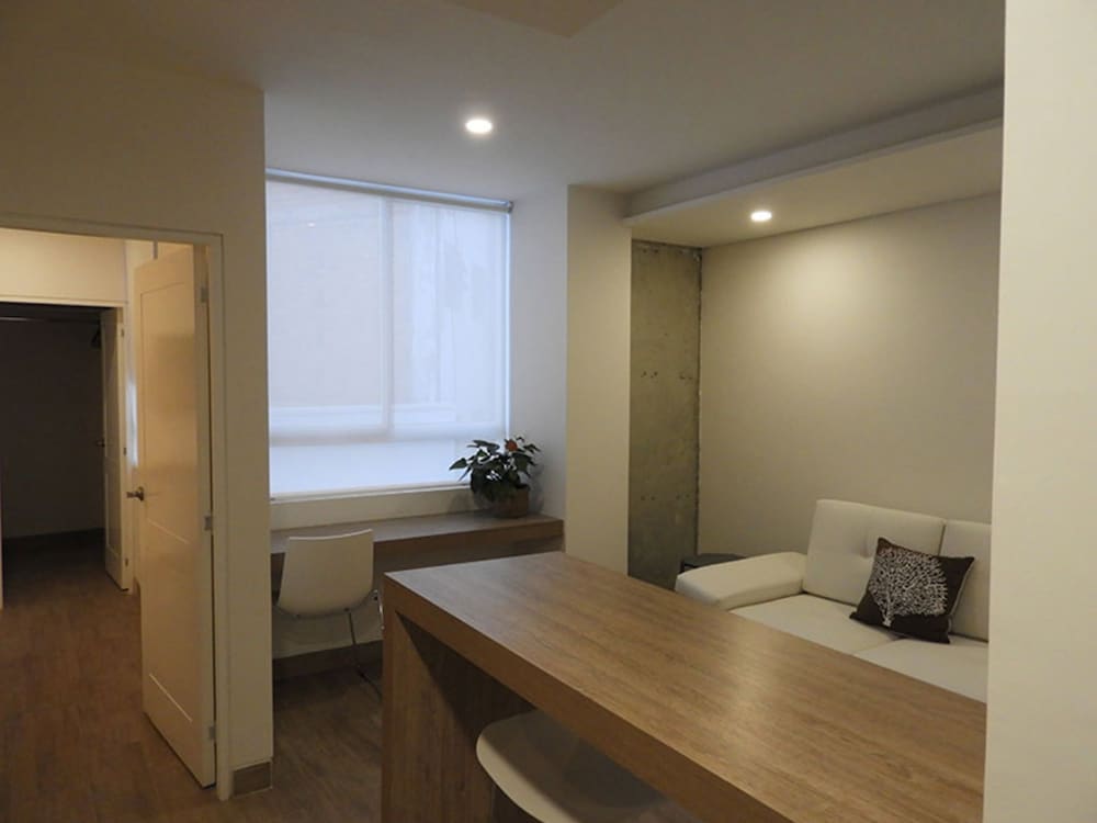 Park V Hotel Suites 45/45
