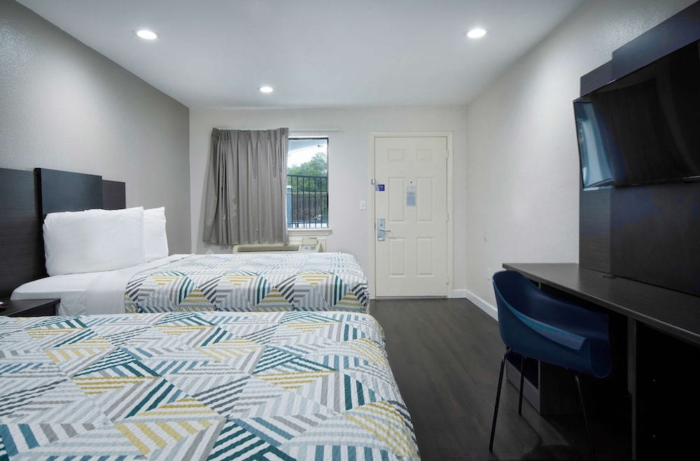 STANDARD, 2 QUEEN BEDS, ACCESSIBLE