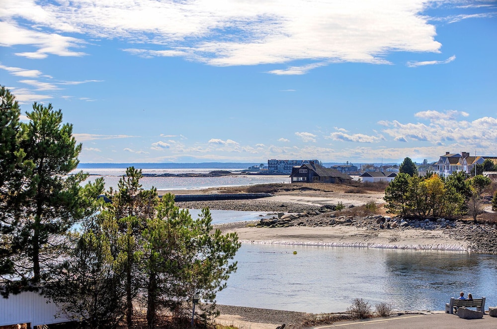 The Breakwater Inn and Spa 37/47