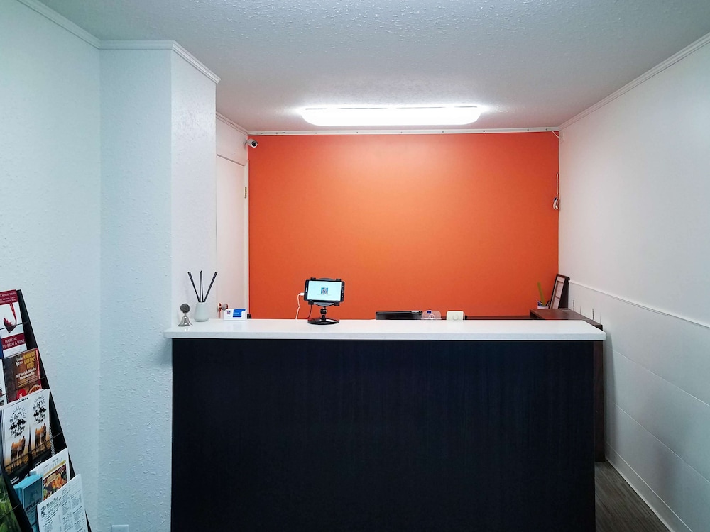 Lobby at Motel6 Cranbrook, BC, CRANBROOK