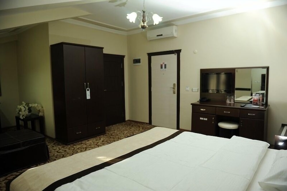 Teona Otel 19/26