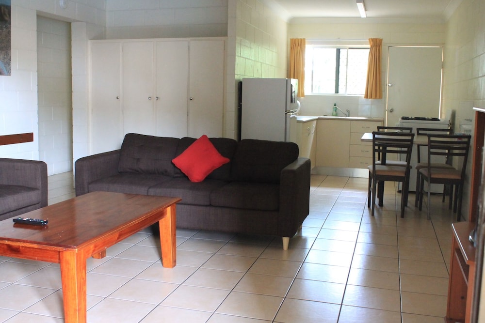 Oasis Inn Apartments 32/60