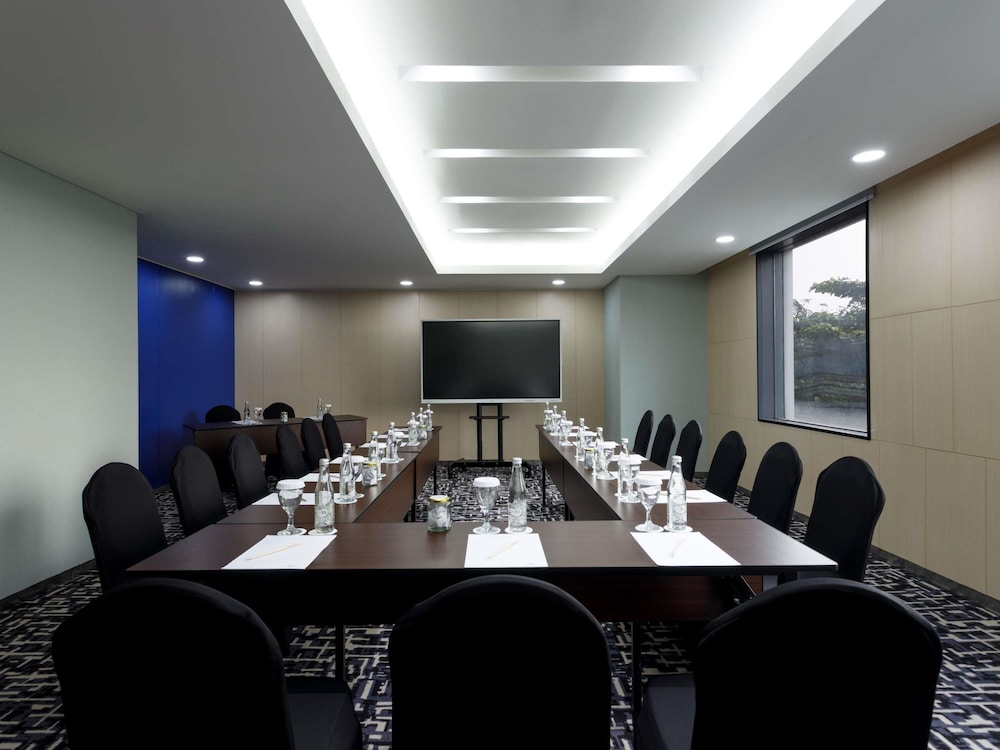 MERCURE JAKARTA SIMATUPANG 62/72