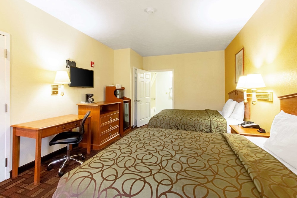 Quality Inn & Suites Dickson TN 30/46