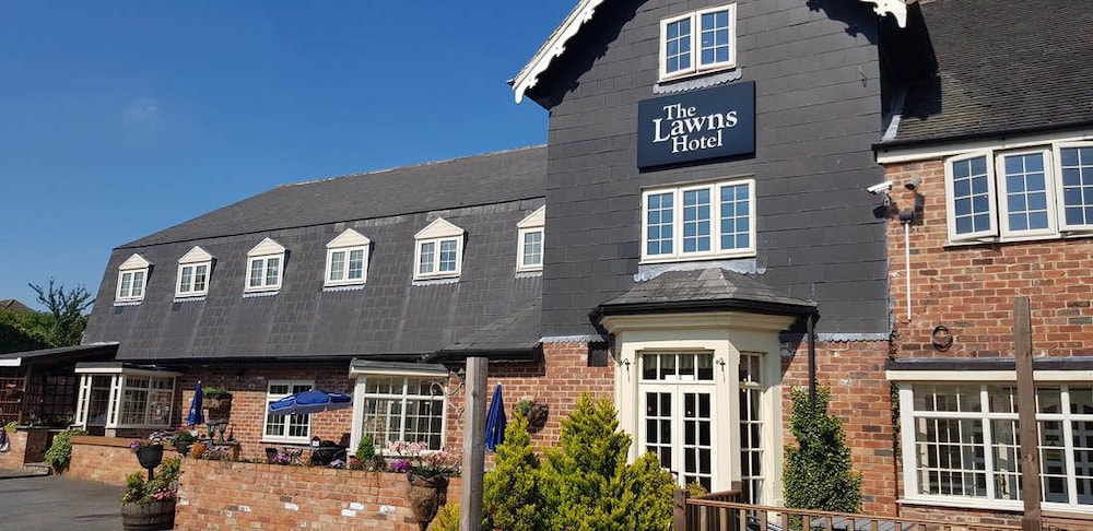 The Lawns Hotel 3/39