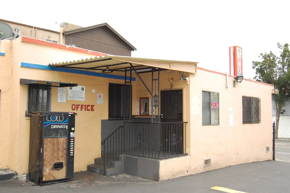 Parklane Motel 2/15