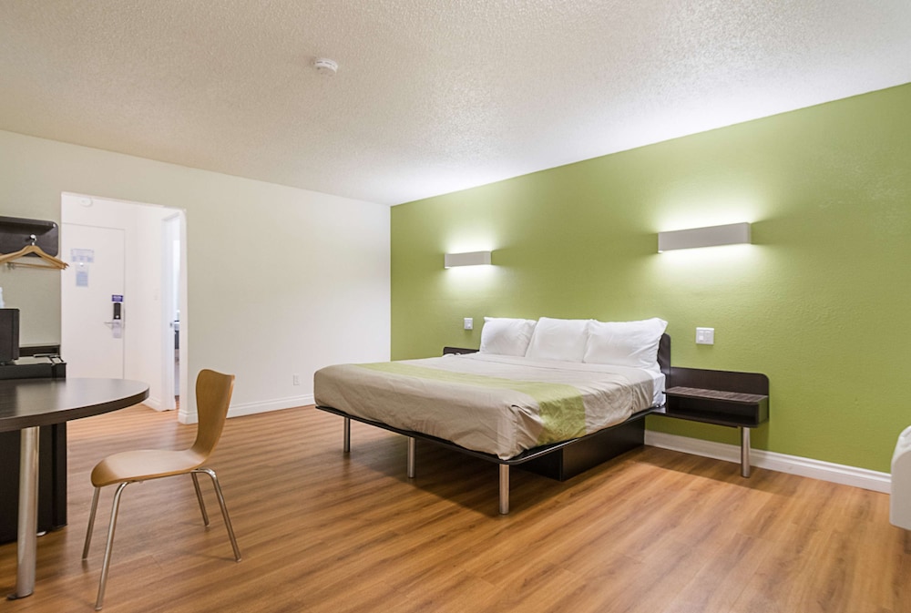 Motel6 Santa Maria, CA - South 28/56