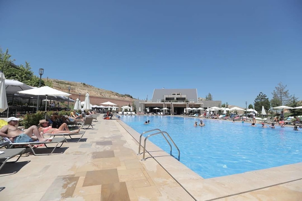 Le Grand Chalet – Zaarour Club 34/37