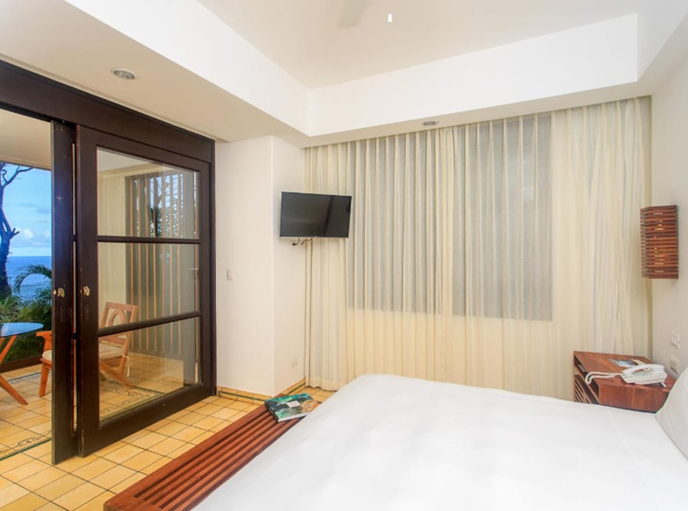 Arenas del Mar Beachfront & Rainforest Resort 25/75