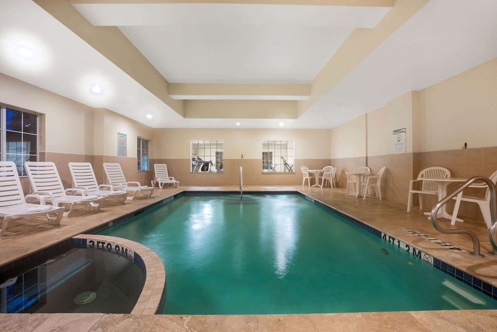 La Quinta Inn & Suites by Wyndham Houston - Magnolia 20/48