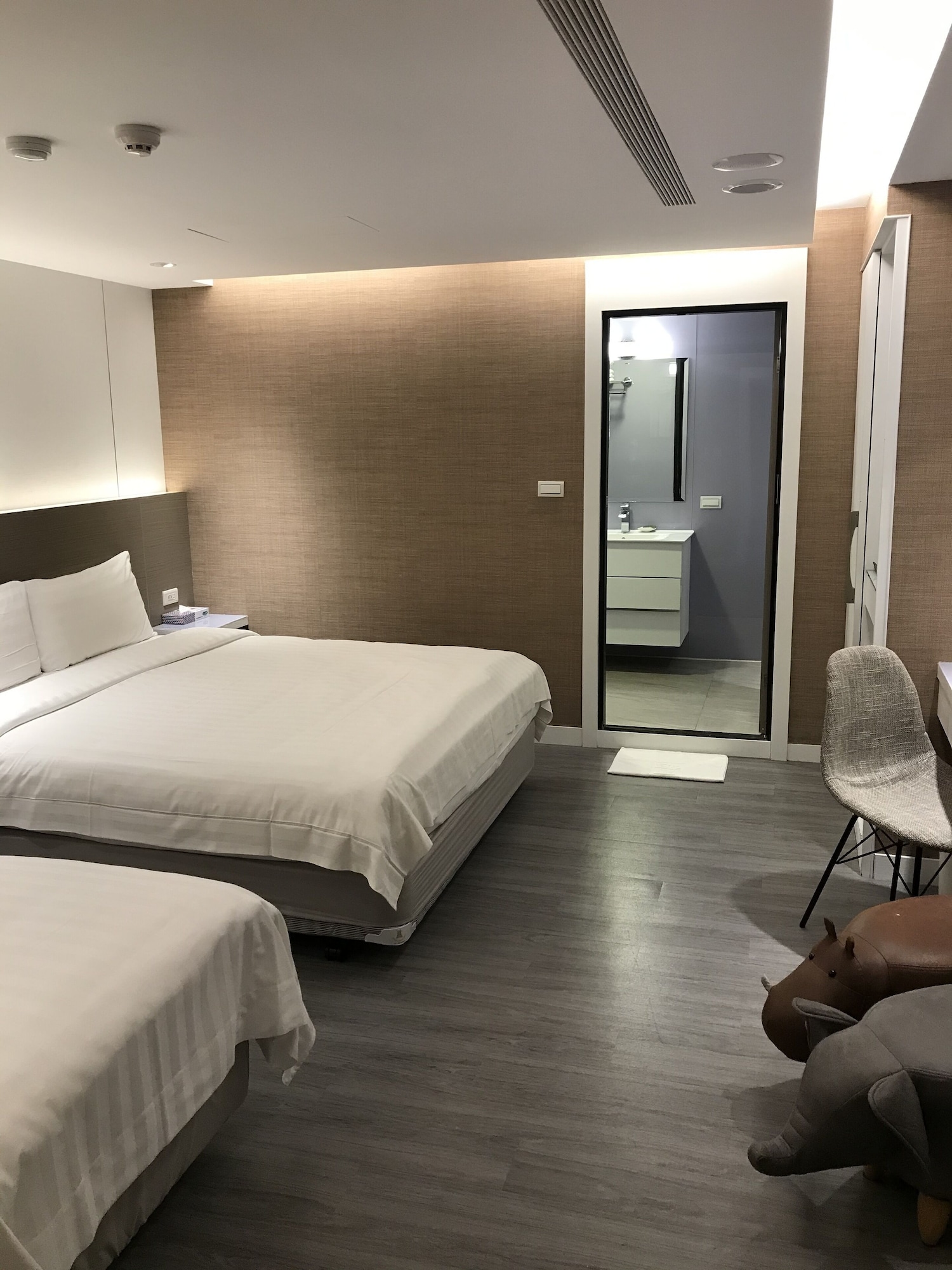 ROOM, TRIPLE