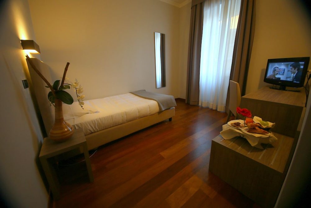 Jet Hotel 42/66