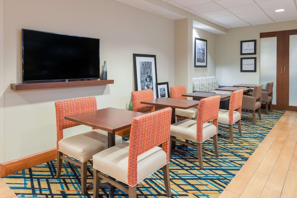 Hampton Inn Columbia MO 21/29