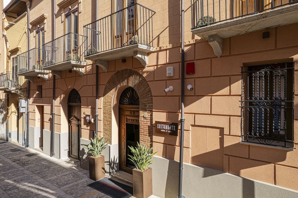 Costamante Suites & Spa 3/50
