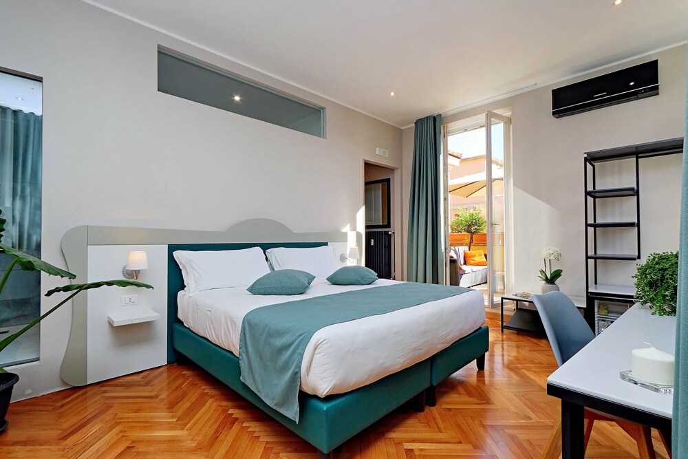 VICO ROOMS AND TERRACE 11/73
