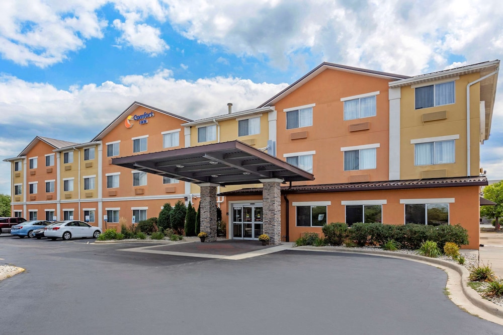 Comfort Inn Gurnee near Six Flags 1/35