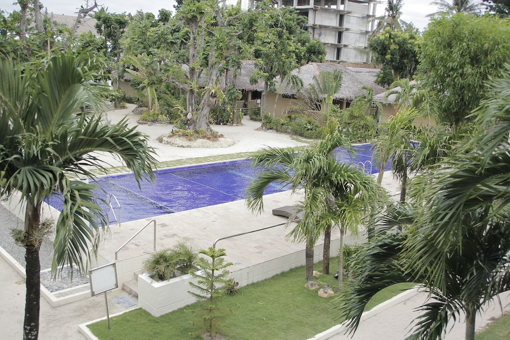 CASA PILAR BEACH RESORT 32/35