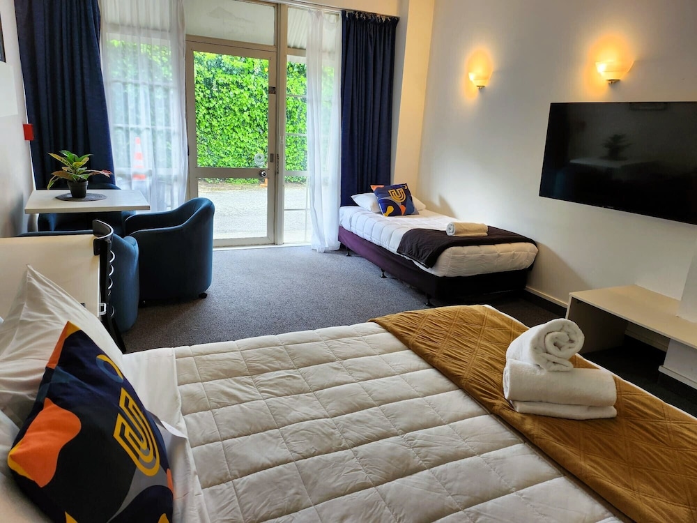 U Studios Paraparaumu, SureStay Collection by Best Western 35/46