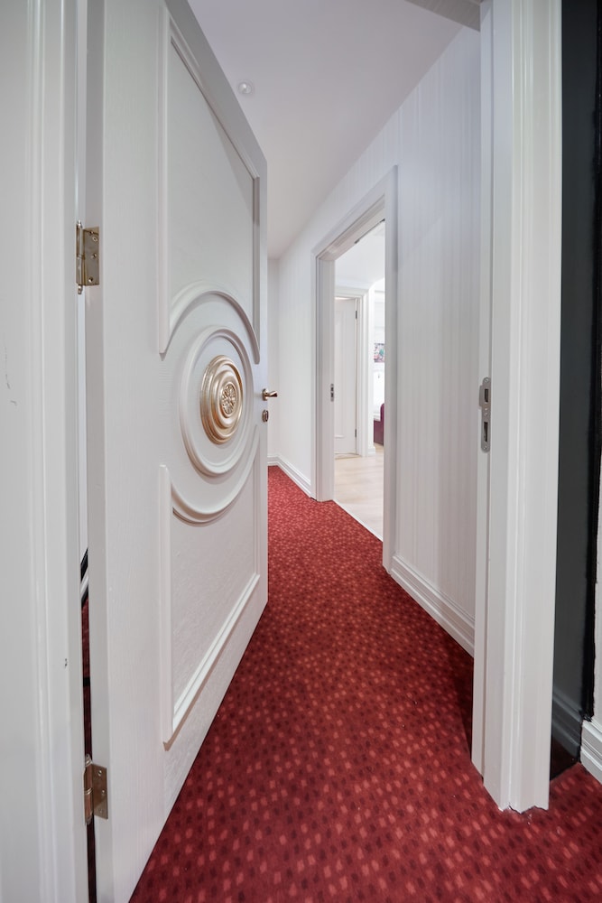 Albinas Hotel 12/65