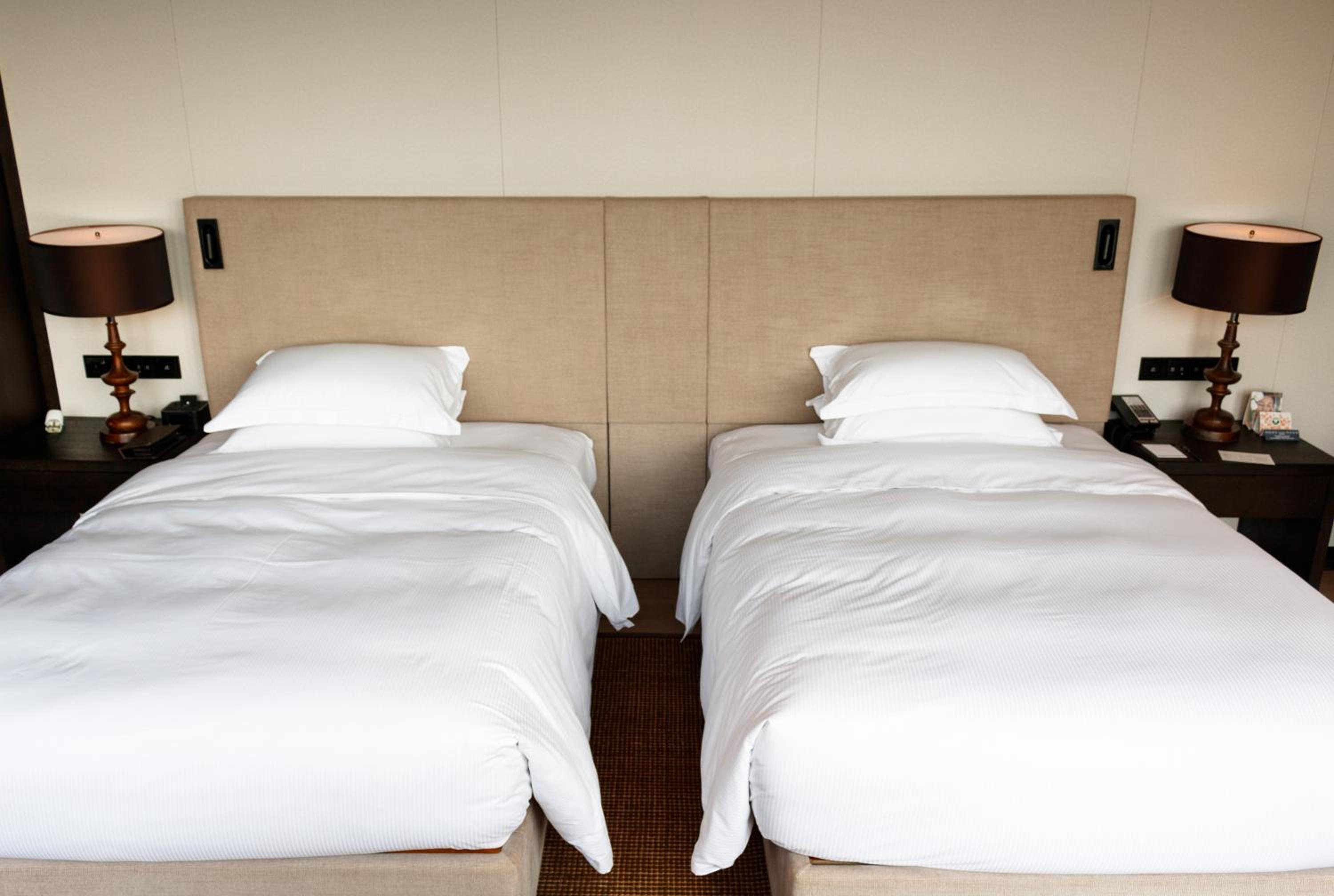 Room, Twin Beds, Lateral Side Lake View, Balcony